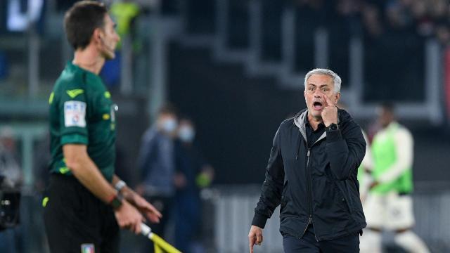 开云体育官网-穆里尼奥：评裁判就会停赛 中卫：房子大点球遭漏判