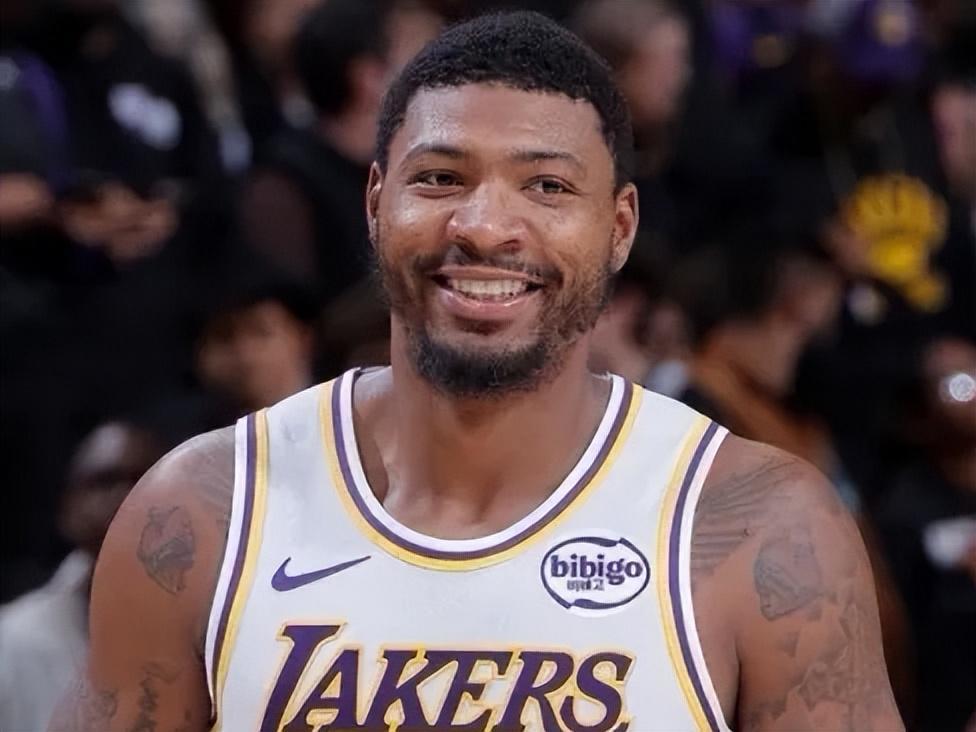 开云体育官网-斯玛特和海斯打成最大赢家！雷迪克发布会公开称赞，统治内外线！